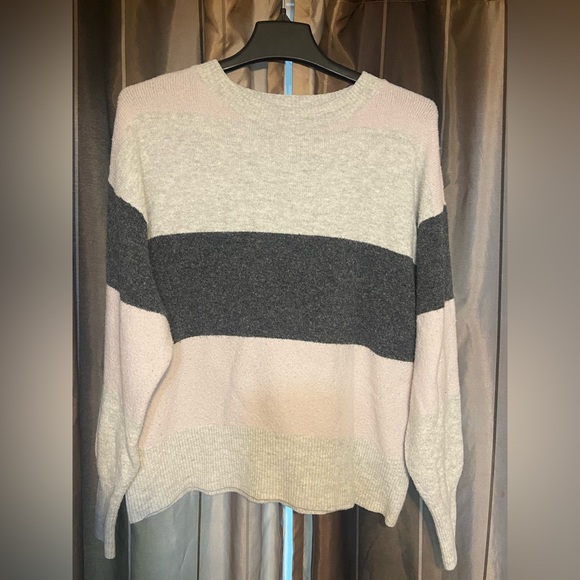 H&M Sweater - Picture 2 of 4